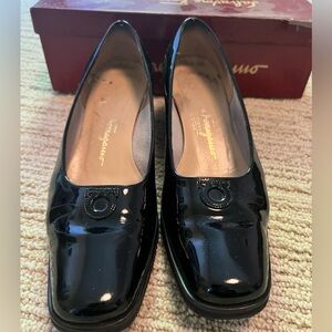 Salvatore Ferragamo Prima 4cm block heel loafers in black patent - Size 7.5